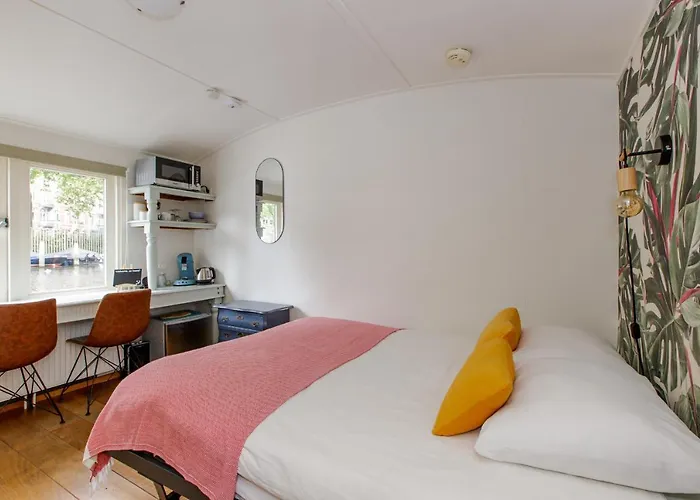The Amsterdam Houseboat Family - De Jordaan